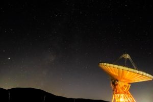 2020年11月14日、蓼科スカイラインからの星空。JAXAの巨大アンテナがある蓼科スカイラインは宇宙に興味を持つと訪れたい場所となる