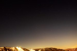 2020年12月28日、夕陽の丘公園からの星空。山に沈む直前の木星と土星。